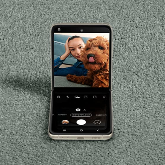 galaxy-z-flip3-5g_highlights_selfie-device.jpg galaxy-z-flip3-5g_highlights_selfie-device.jpg